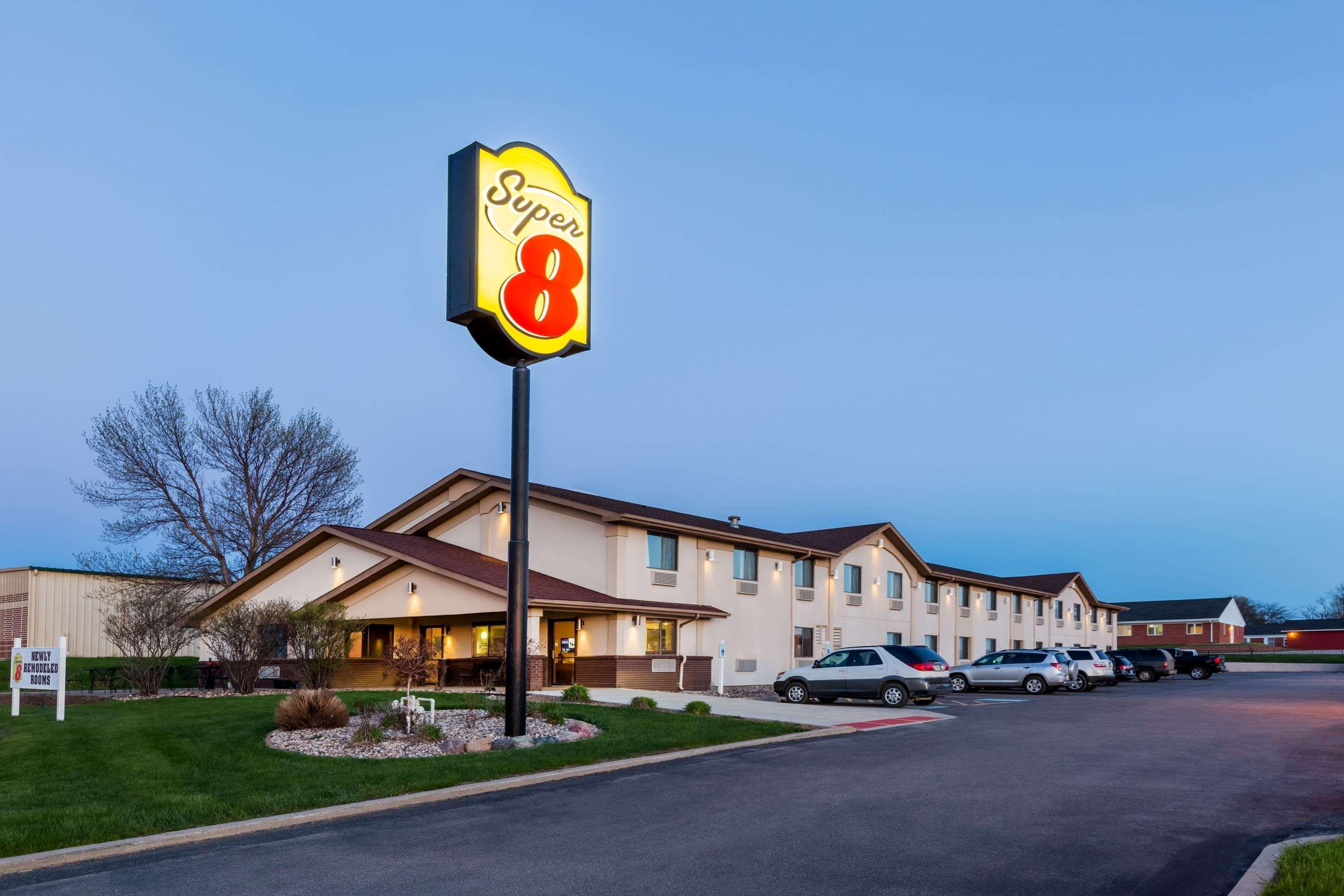 Super 8 by Wyndham Spirit Lake/Okoboji Eksteriør bilde